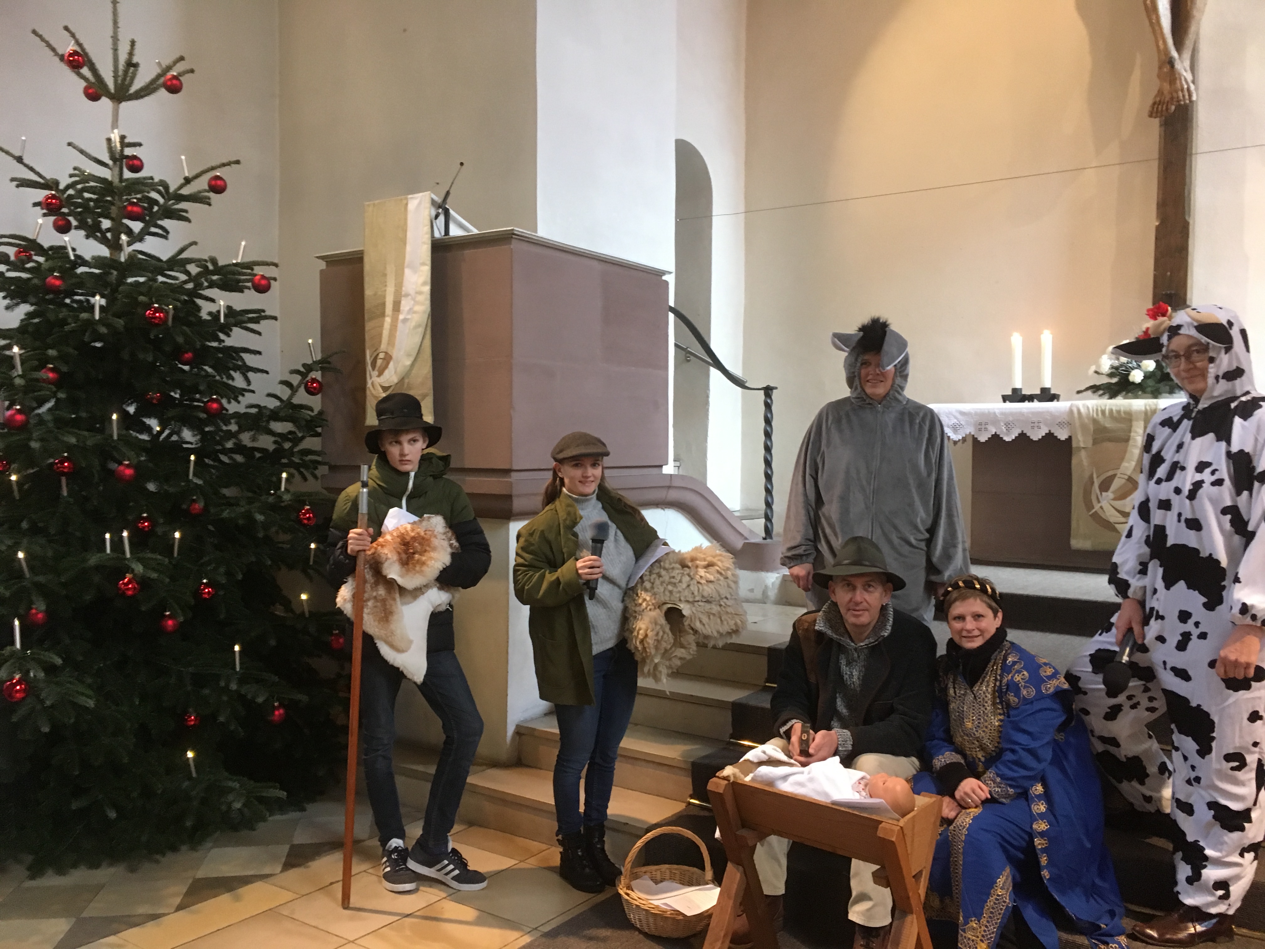 Krabbelgottesdienst Weihnachten 2018, Gäste am Stall; C.Murner
