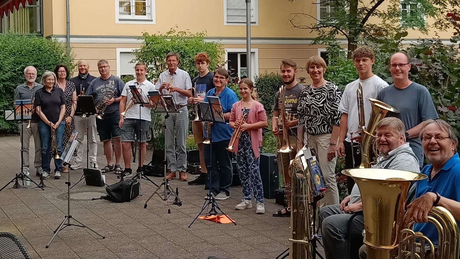 Posaunenchor Sommerserenade im BRK-Seniorenheim Woffenbach