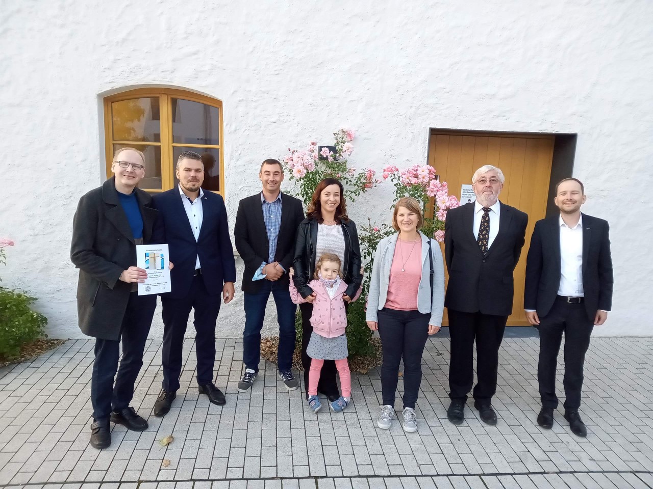 Jubelkonfirmation 2021 - Pfarrer und einige Jubilare, Foto Peter Löwe